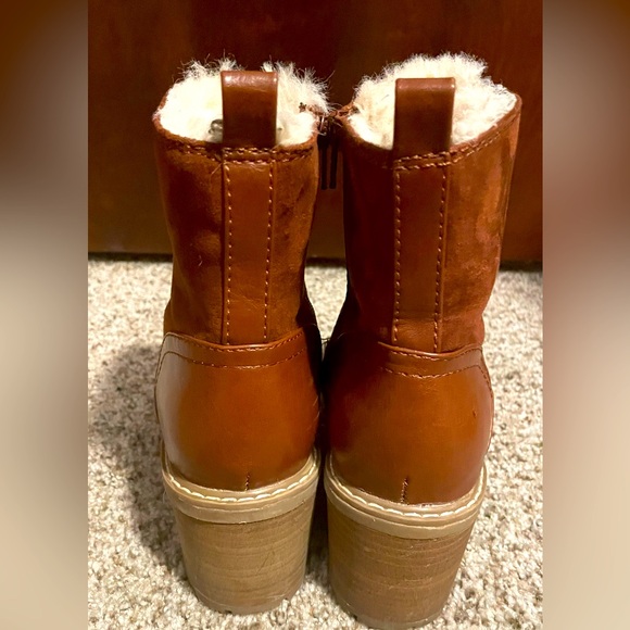 Universal Thread  Brown Side Zipper Block HeelFaux Fur Lines Boots  Size 7.5 GUC - Picture 3 of 10